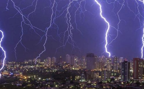 雷击导致电压暂降